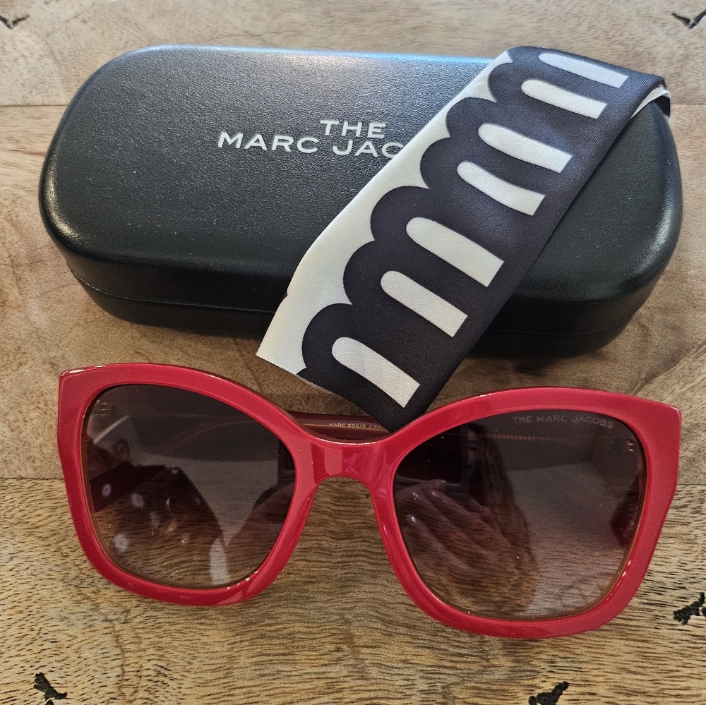 The MARC JACOBS Sunglasses